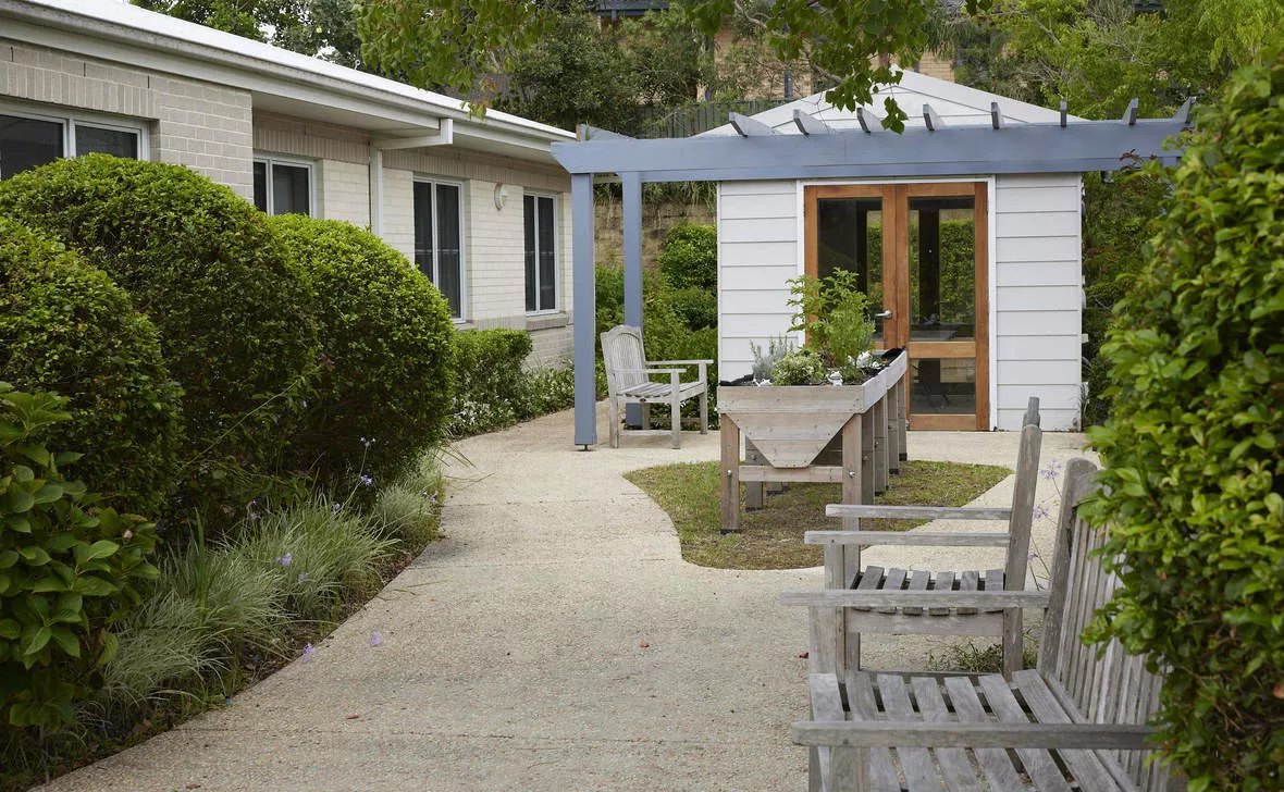 Garden walkway and painted pergola, Kanwal Springs